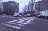 В Николаеве произошел инцидент: автомобиль скорой помощи сбил пешехода, что вызвало значительные заторы на дорогах.