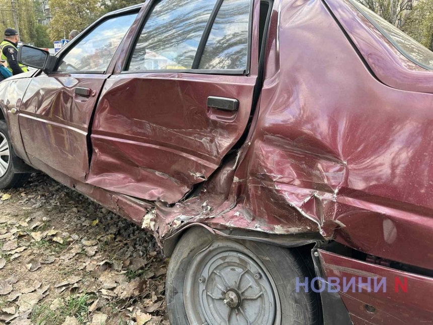 На перекрестке в Николаеве «Опель» врезался в «Славуту»