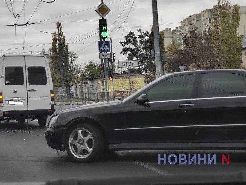 Утреннее ДТП стало причиной пробки в Лесках в Николаеве (фото)