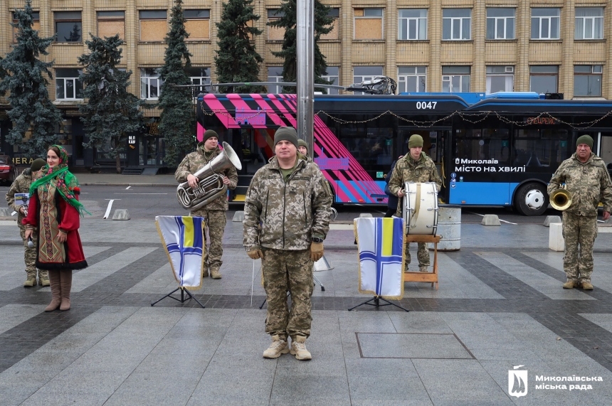 Рождественская звезда, коза и Маланка: Николаевом курсирует праздничный вертеп (фото)