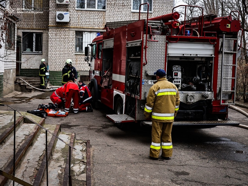 В Николаеве горела квартира в многоэтажке: погибла женщина (видео)