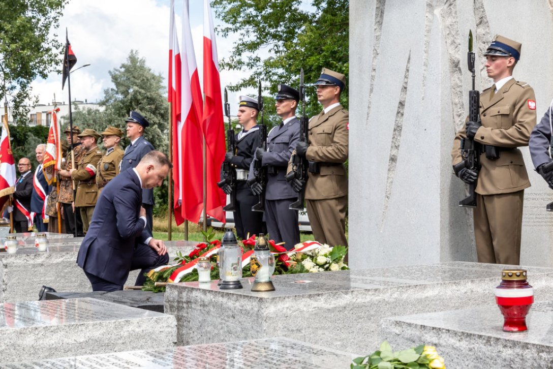 волынская резня, волынская трагедия, действия упа в Польше, историческая память, Украина и Польша, в чем поляки обвиняют украинцев, почему Польша против вступления Украины в ЕС, захоронения воинов упа, жертвы волынской резни, жертвы геноцида, депортация украинцев, депортация украинцев, депортация украинцев, операция высылка