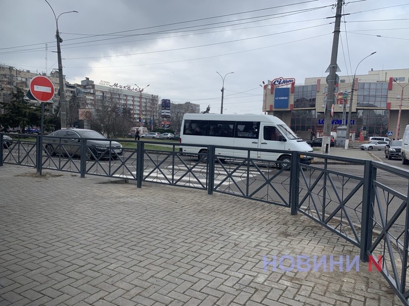 В центре Николаева убрали пешеходный переход на аварийно-опасном перекрестке (фото)