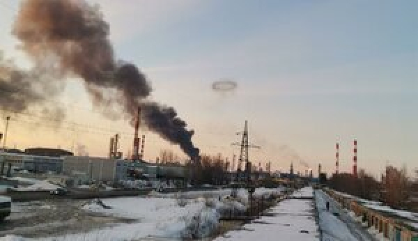 СБУ вночі атакувала безпілотниками одразу три нафтопереробних заводи у Росії,